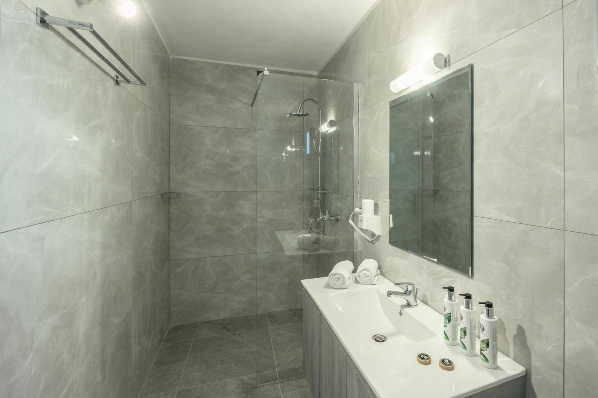 Thermes Luxury Villas And Spa (Adults Only) Megalochori  Exterior photo
